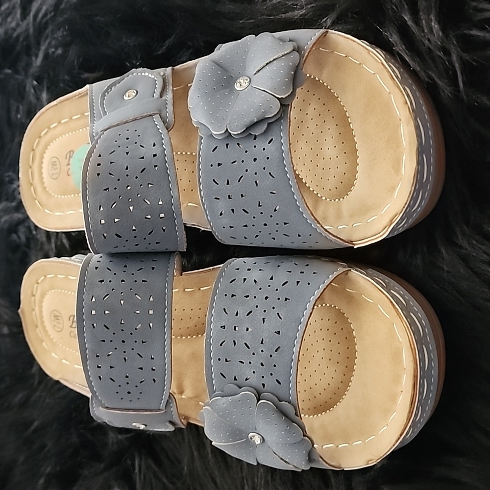 New Belladia Dusty Blue Slip-On Sandals, Size 7.5 W